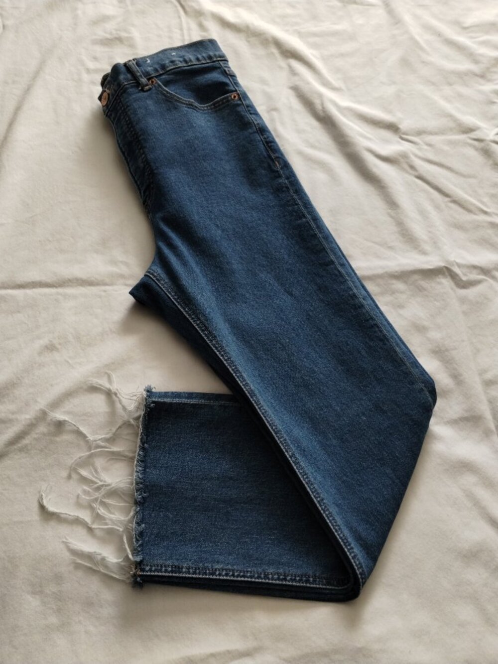 EXPRESS Medium Wash "STRAIGHT Super HIGH Rise" Raw Hem Jeans Sz 8